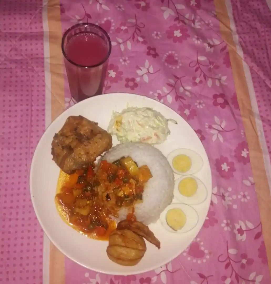 Image from Kubika nekurongedza mumba Chef SK🍴🚿🧹💅🇿🇼: Plate 5 Rice, boiled egg, roasted chicken, potato wedge, coleslaw and...