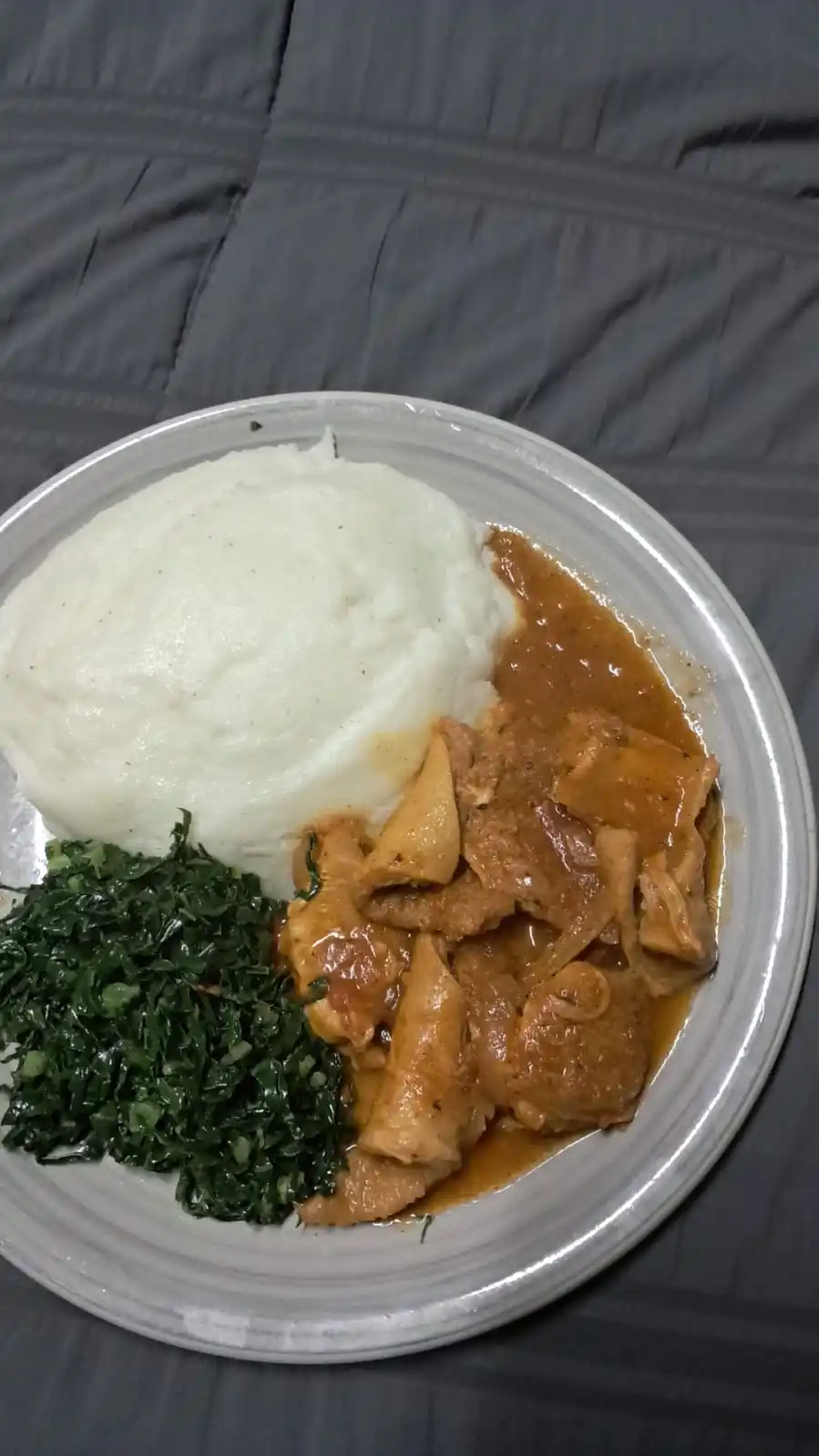 Image from Kubika nekurongedza mumba Chef SK🍴🚿🧹💅🇿🇼: Plate 8 Sadza guru and vegetables...