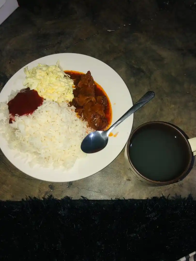 Image from Kubika nekurongedza mumba Chef SK🍴🚿🧹💅🇿🇼: Plate 9 Rice, beef stew , cabbage salad and tomatoe source...