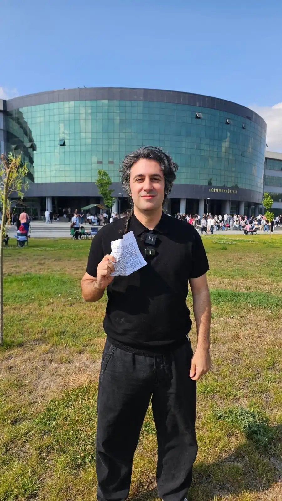 Image from Onedio: Prof. Dr. Behçet Yalın Özkara, yeniden YKS'ye girdi.  📌Özkara, geçtiğ...