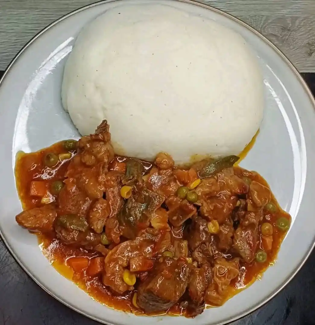Image from Kubika nekurongedza mumba Chef SK🍴🚿🧹💅🇿🇼: Sadza and beef stew...