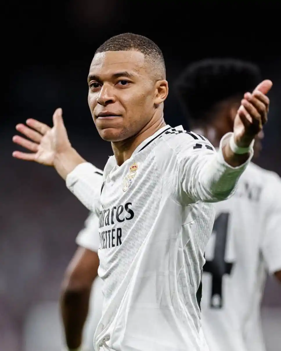 Image from Real Madrid C.F. ريال مدريد: 🚨 ESPN | مبابي حالته الصحية سيئة، إذا يعاني من عدوى فيروسية خطيرة، ا...