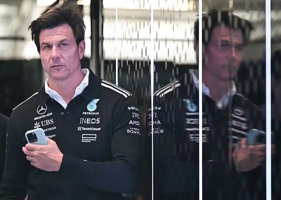 Image from ge.globo | Fórmula 1 e Automobilismo: *"MESQUINHO"*  *Chefe da Mercedes critica protesto da RBR contra Russe...