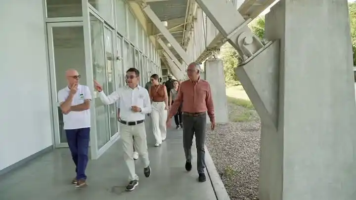 Image from MinSaludColombia: *Apoyar la formación en medicina y enfermería es fundamental para fort...