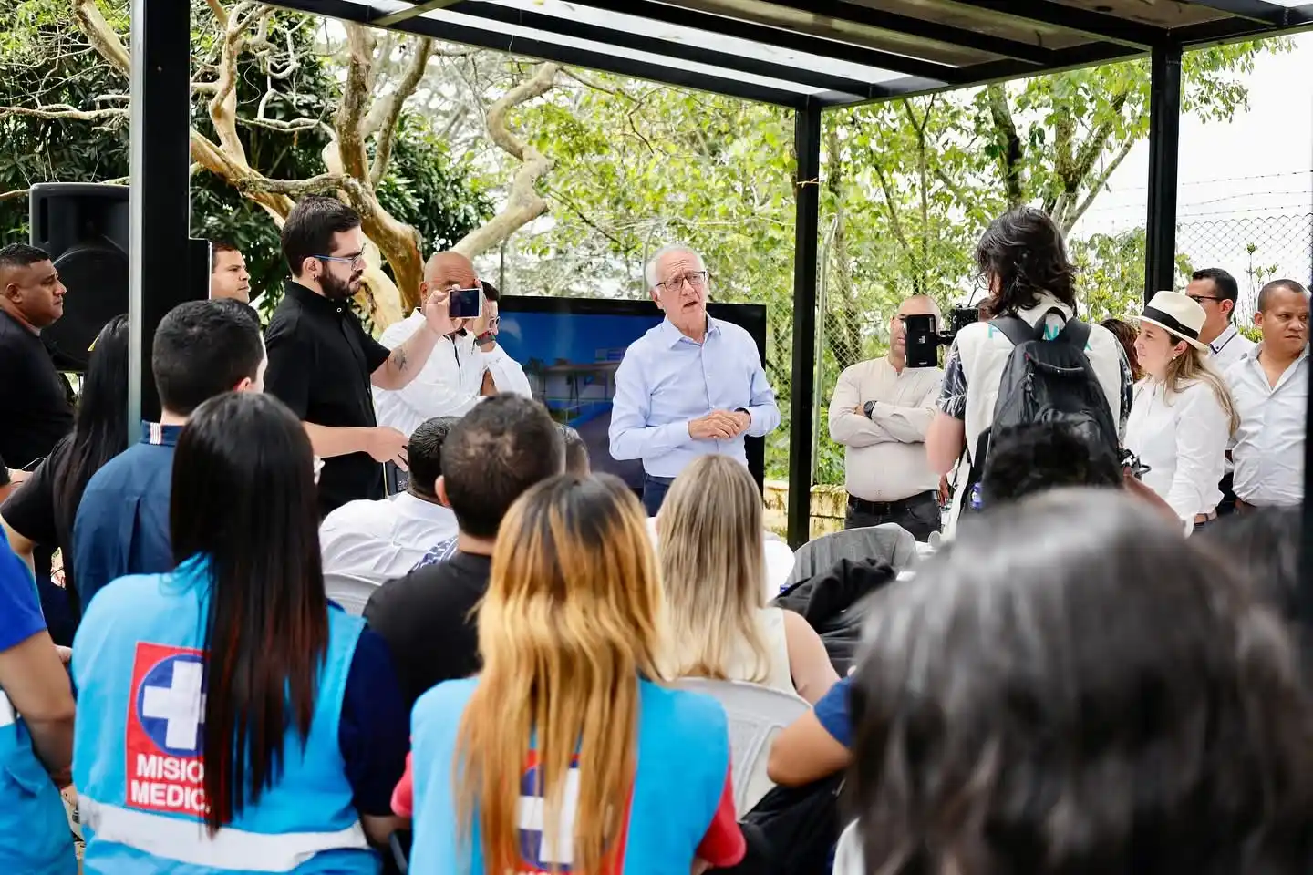 Image from MinSaludColombia: 🤝 *El Ministro de Salud, Guillermo Alfonso Jaramillo, se reunió con l...