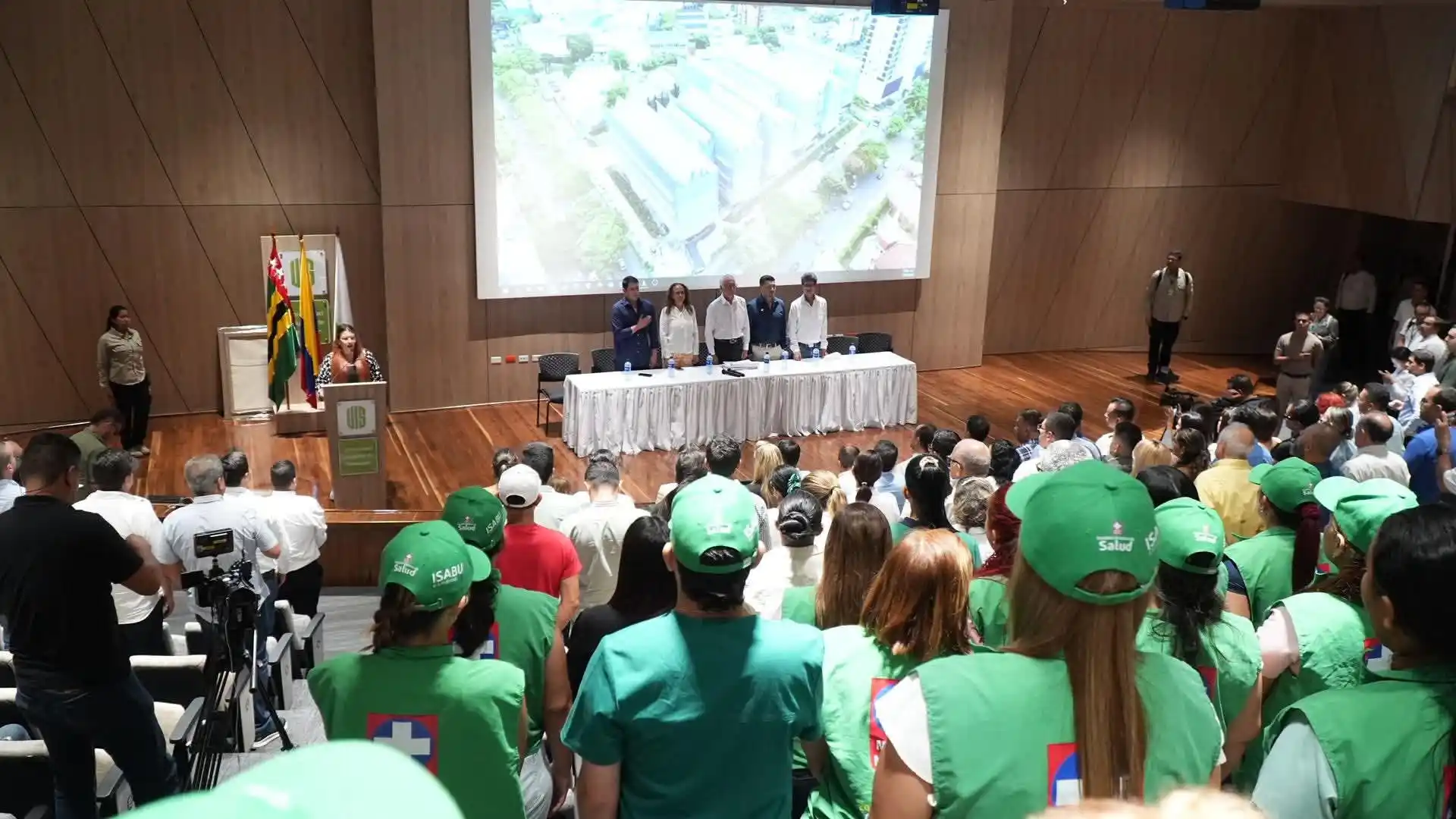 Image from MinSaludColombia: *Estamos comprometidos con el departamento de Santander, a la fecha se...