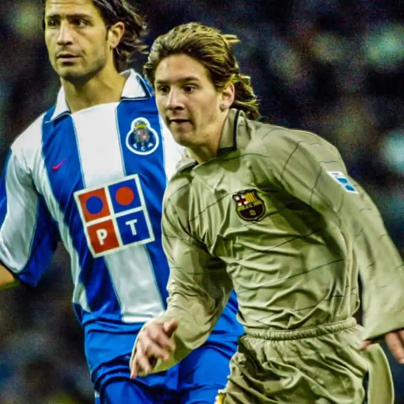 Image from FABRIZIO ROMANO CANAL OFICIAL: 💭🌟 In 2003, 16-year-old Lionel Messi made his first-team debut with ...