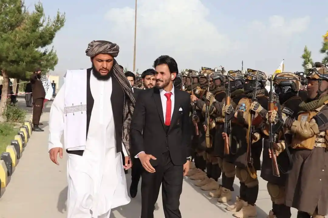Image from دادمحمد ناوک_لیکنې: مدیریت او رهبري همدې ته وایي چې قو  ټیم رامنځته کړي، پر دې ټیم باور وک...