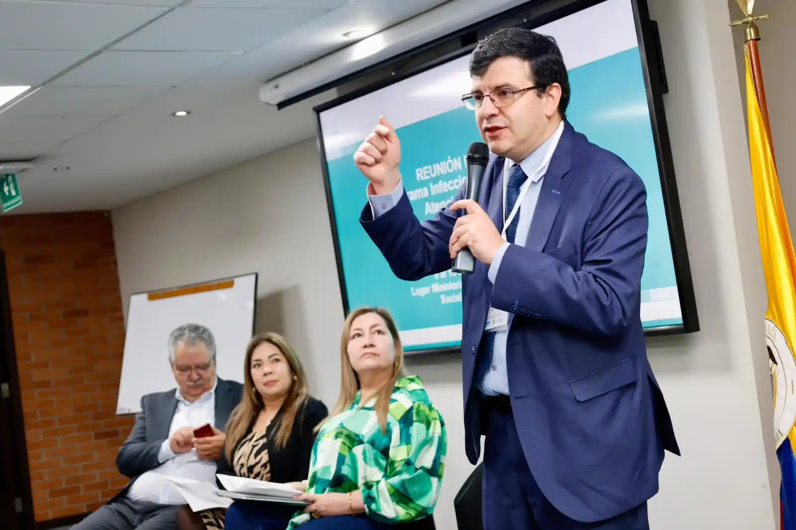 Image from MinSaludColombia: *<a class="text-blue-500 hover:underline cursor-pointer" href="/hashta...