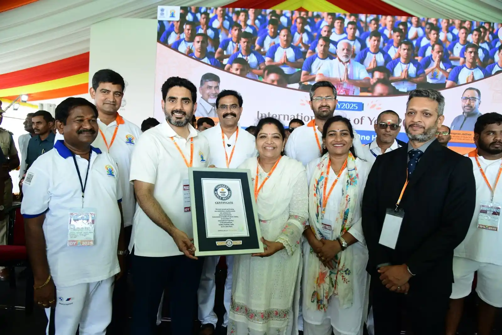 Image from Mango News: విశాఖలో యోగాంధ్ర కార్యక్రమం గిన్నిస్ బుక్ రికార్డు సృష్టించింది. యోగాల...