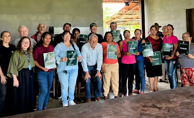 Image from Incra: 😃 Concluído georreferenciamento e feita entrega de 28 Contratos de Co...