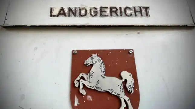 Image from EJZ: *Die Nachrichten von Mittwoch:* 💶 Skandal in der Lüchower Ausländerb...