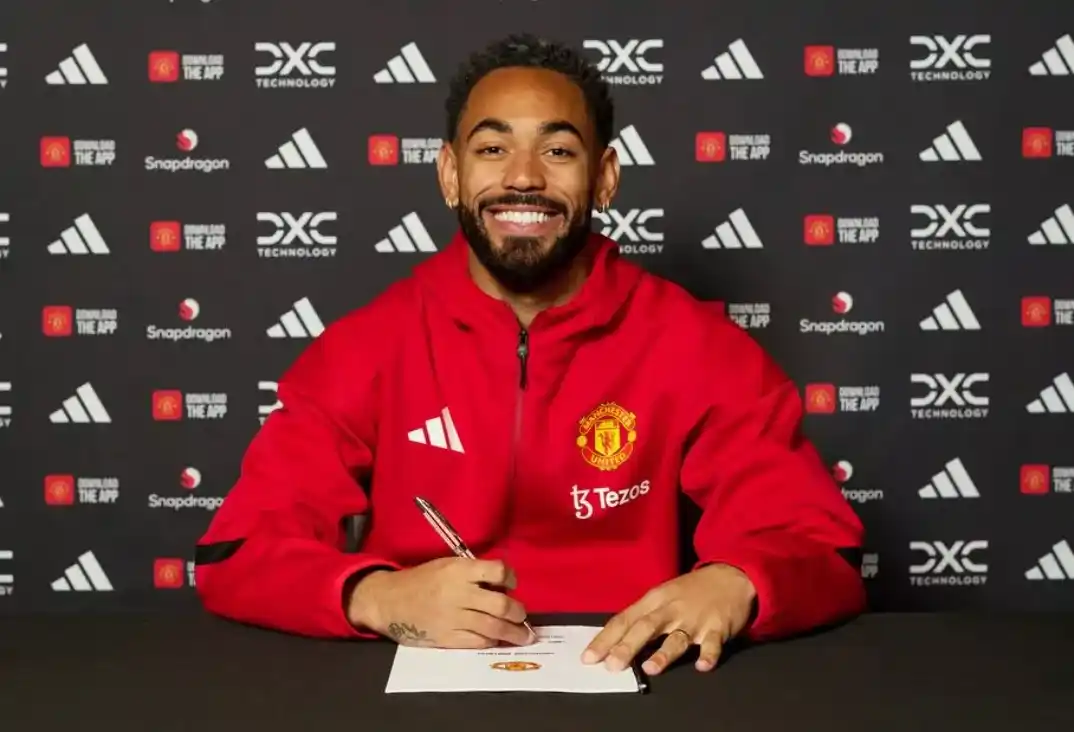 Image from Mirror | Man Utd: *🔴WHAT’S HAPPENING AT MUFC🔴*  Mbeumo signs, Rashford departs - Man U...
