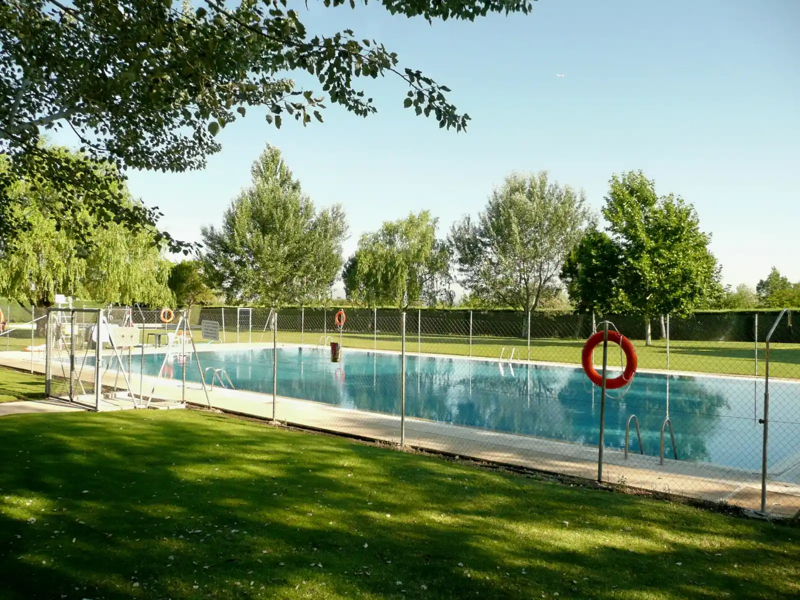 Image from Ayuntamiento de Cobeña: *Apertura Piscina Municipal en el Polideportivo Municipal de Cobeña.* ...
