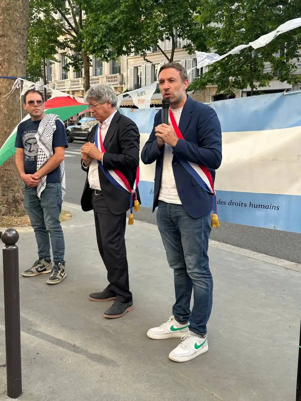 Image from Thomas Portes : 🇦🇷 Devant l’ambassade d’Argentine à l’appel de l’Assemblée des citoy...