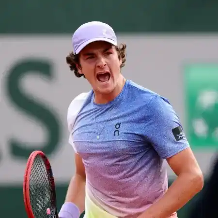 Image from B2XBET: Mais um show do nosso garoto! 🎾🇧🇷  João Fonseca atropelou o francês...