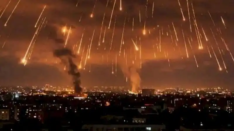 Image from إيلاف : *إيران تعلن قصف إسرائيل بصاروخ غير مرئي للرادارات: "المفاجآت قادمة"* ا...