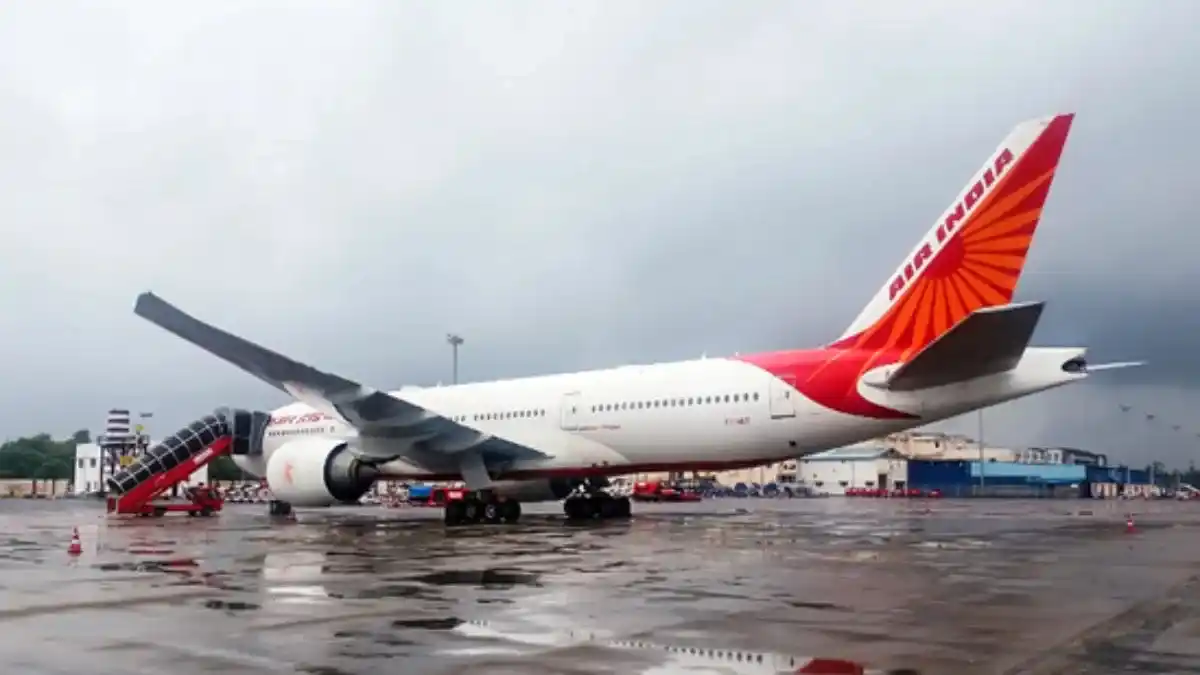 Image from Dainik Jagran: *DGCA का एअर इंडिया पर बड़ा एक्शन, एअरलाइन के तीन अफसरों को हटाने का आ...