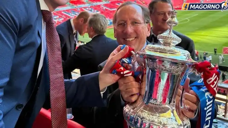 Image from MAGORNO SPORTS: *_John Textor está perto de vender suas ações do Crystal Palace por 19...