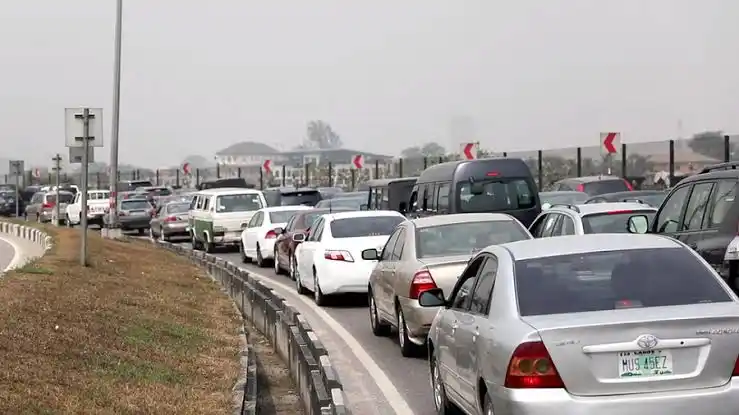 Image from Radio Nigeria: Motorists in Ikeja, the capital of Lagos State, experienced major dela...