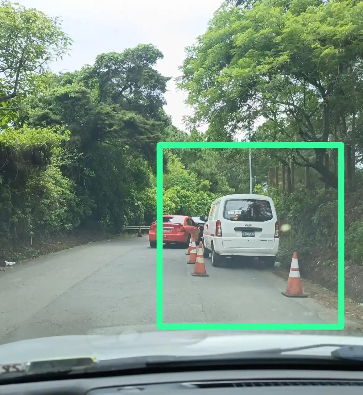 Image from NotiAccidentes SV 🇸🇻: Vehículo del fovial estacionado en esa zona tener precaución, carreter...