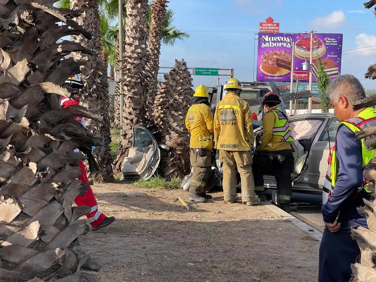 Image from Canal de información Las Noticias TVP 📺📡🎥: Conductor queda prensado tras chocar contra palmera en el libramiento ...