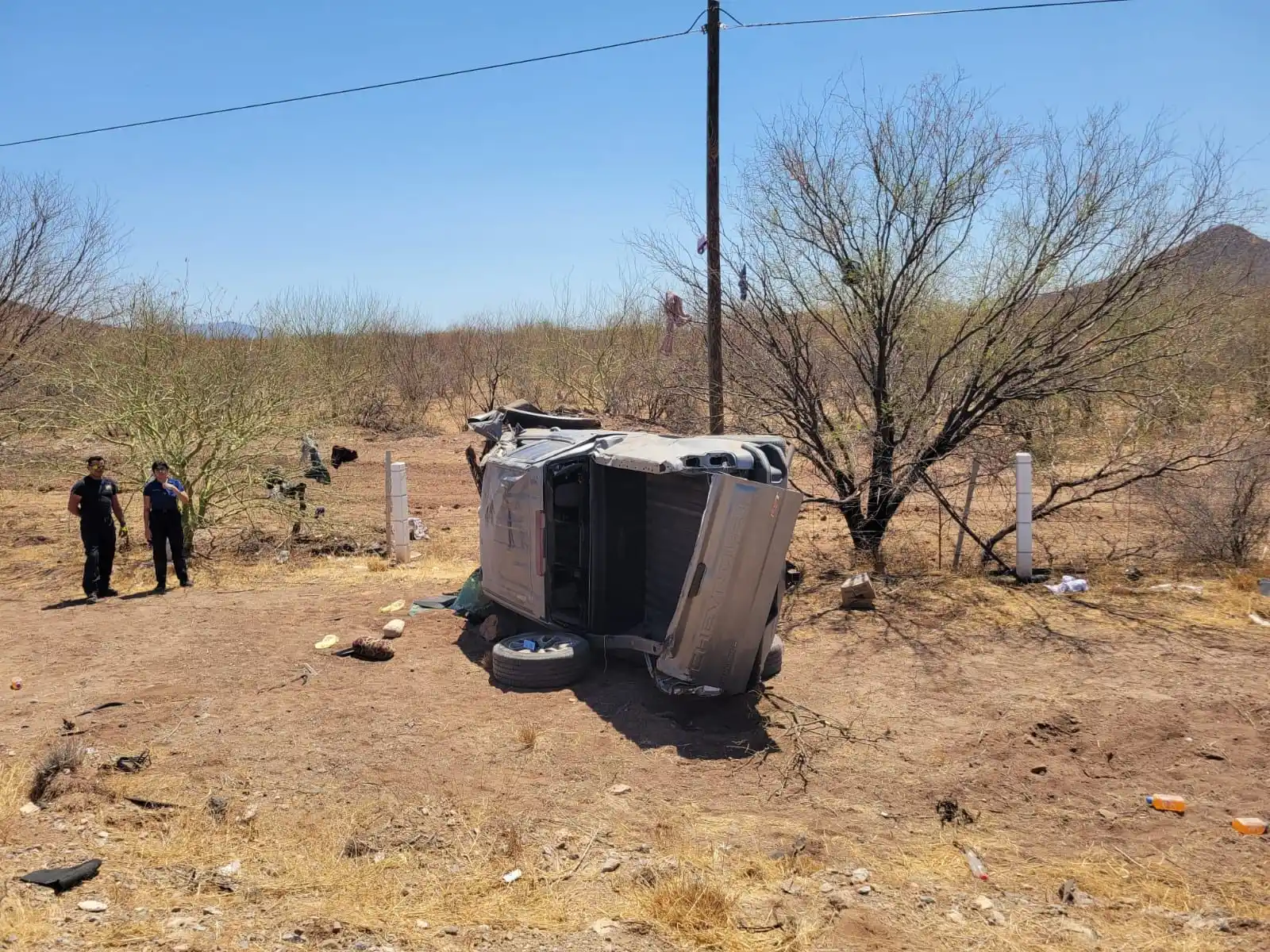Image from RTN Medios : *Conductor se queda dormido y provoca volcadura en la carretera Hermos...