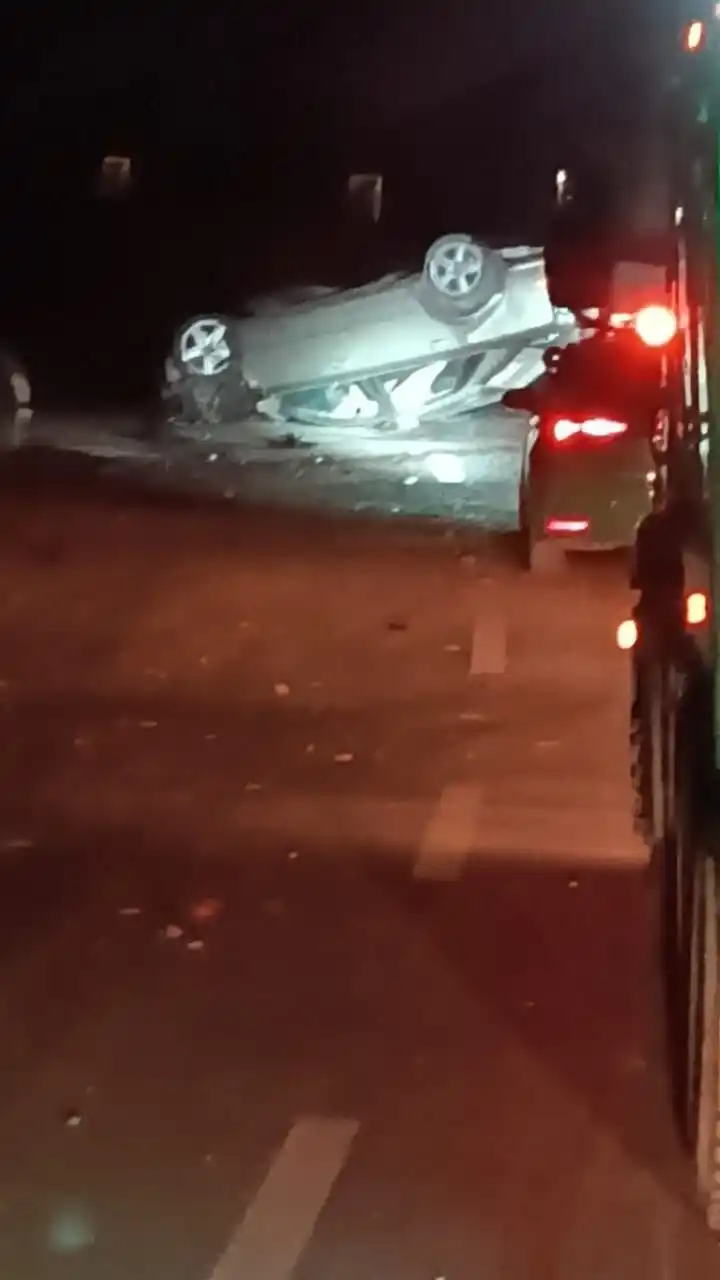 Image from REVOLVIENDO EL GALLINERO IQUIQUE: 🚧 [Emergencia Vial] Durante la madrugada de hoy se registró un desbar...