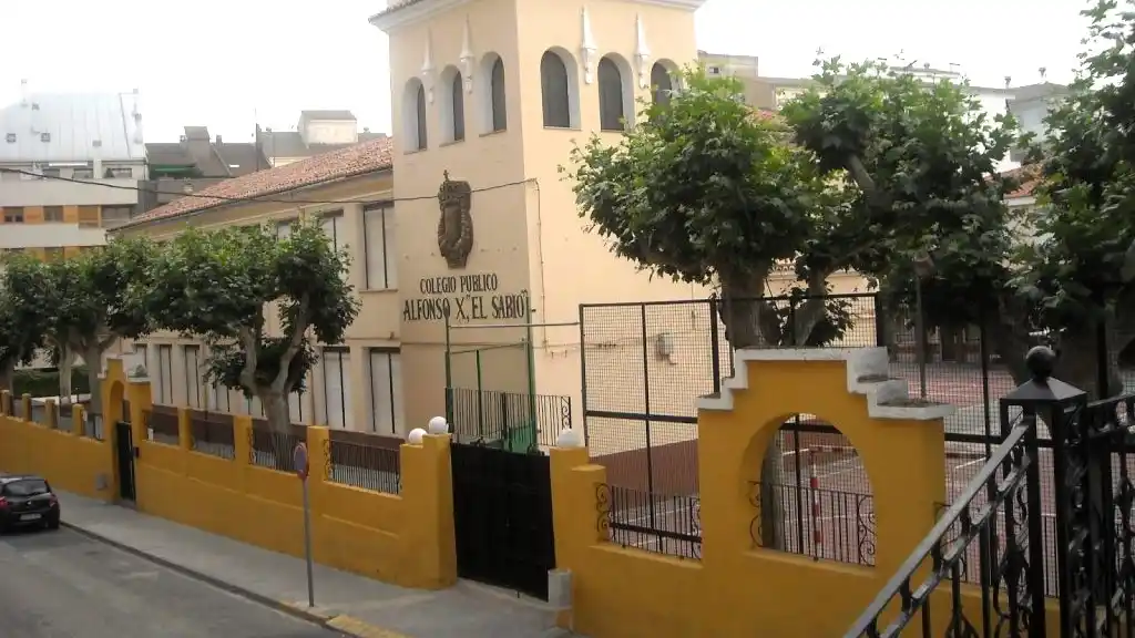 Image from elDiario.es Comunitat Valenciana: Famílies pel Valencià denuncia que Educación "solo ofrece dos aulas de...