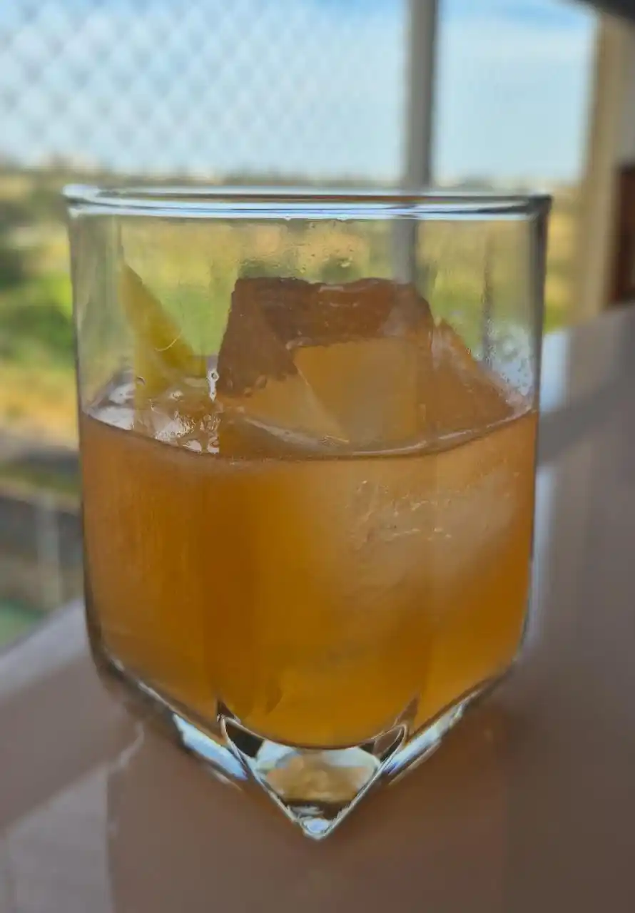 Image from Achados do Digarden: Fitzgerald   50 mL de gin 22,5 mL de suco de limão siciliano  22,5 mL ...