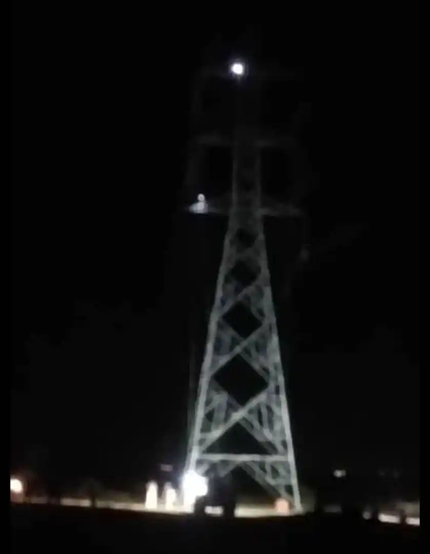 Image from مأرب بيتنا - MARIB HOME: *في أقل من ساعة بالكثير وتعود الكهرباء للخدمة*🔥 * الصورة من اخر ال...
