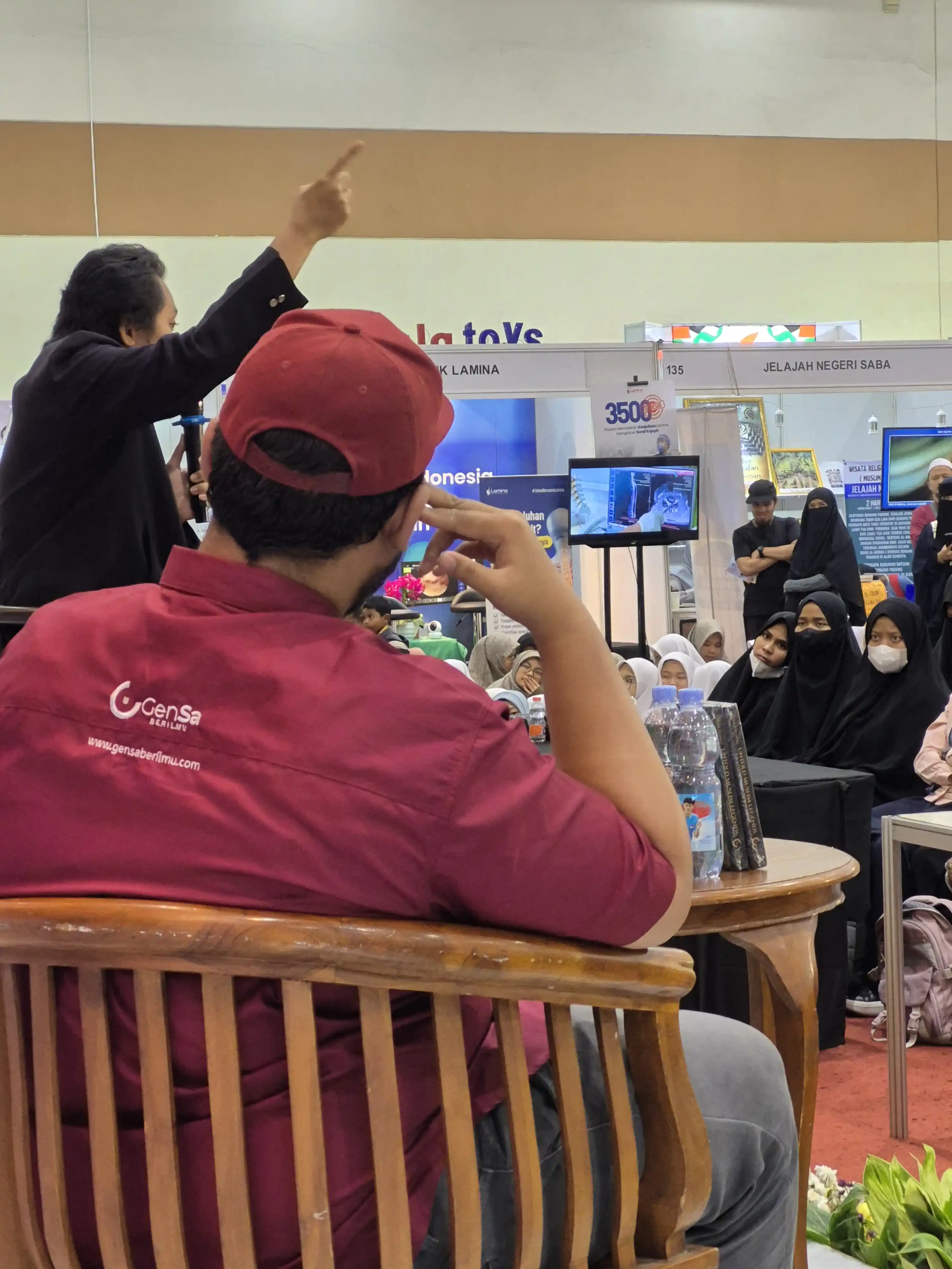 Image from Generasi Shalahuddin Berilmu: Kira-kira apa ya yang dipikirin ustadz Edgar? 😂...