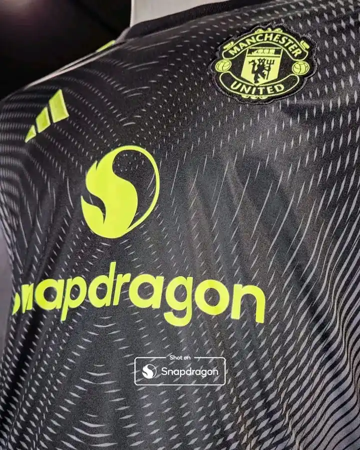Image from MUFC INDONESIA🇮🇩🇲🇨: Mufc merilis jersey kiper 2025-2026. 🔥🍼...