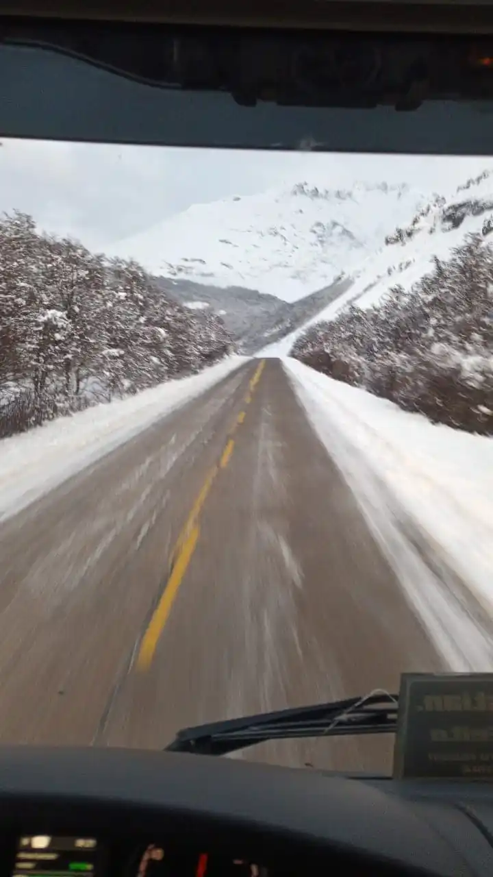 Image from Carretera Austral Informa: ⚠️ *REPORTE* Se reporta presencia de hielo o escarcha en el sector Por...
