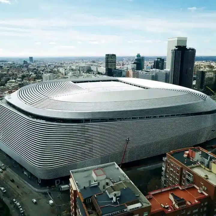 Image from KAPTEN BOLA ©️⚽: 🚨 Stadion Santiago Bernabéu milik Real Madrid kini menghasilkan hampi...