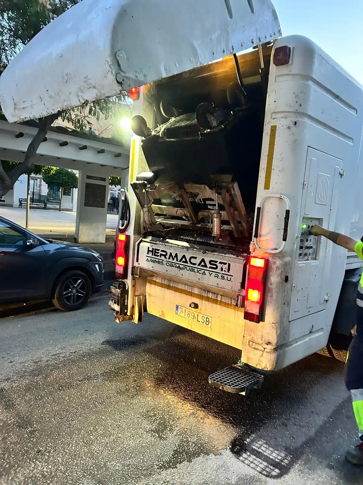 Image from Ayuntamiento de Órgiva: ÁREA DE OBRAS Y SERVICIOS – LIMPIEZA Y DESINFECCIÓN DE CONTENEDORES 📣...