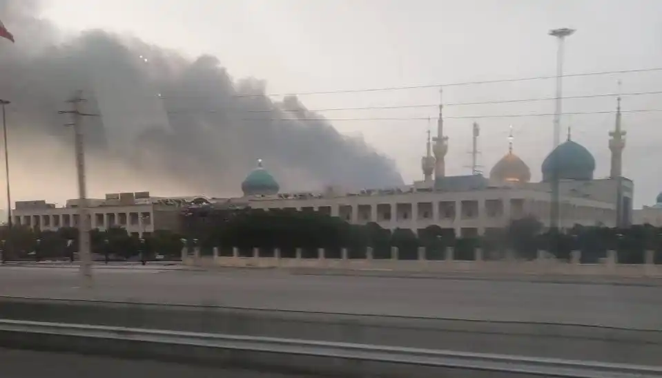 Image from Quds News Network: BREAKING: Israeli warplanes launch intense airstrikes near the shrine ...