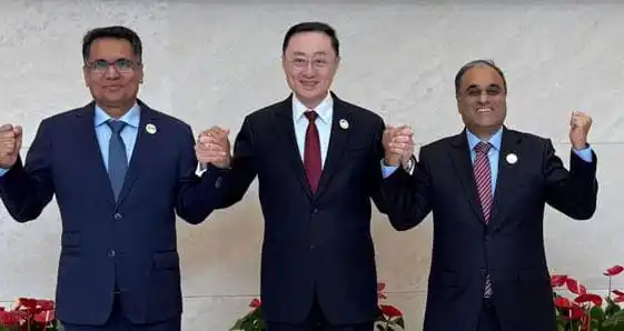 Image from 𝙉𝙀𝙒𝙎 𝘼𝙇𝙀𝙍𝙏𝙎🇵🇰: *🔴 چین، پاکستان اوربنگلادیش سہ فریقی اجلاس، شراکت داری اور اچھی ہمسائ...