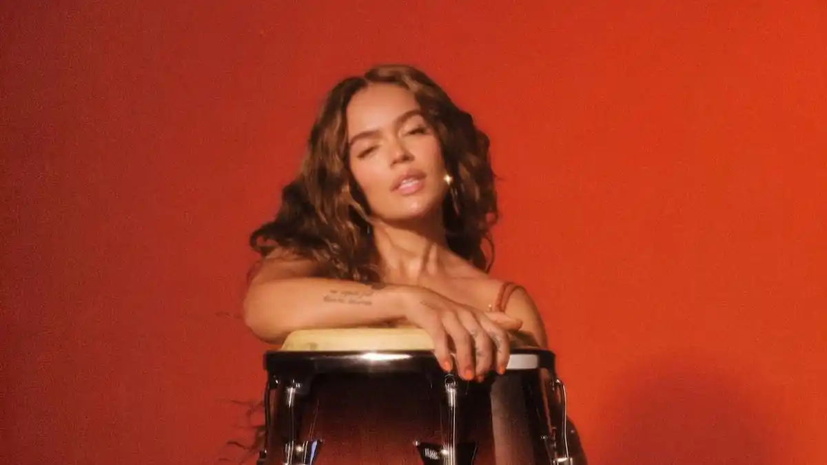 Image from La Bichota - Noticias Sobre Karol G: Crítica de 'Tropicoqueta': Karol G monta su propia Telenovela, un viaj...