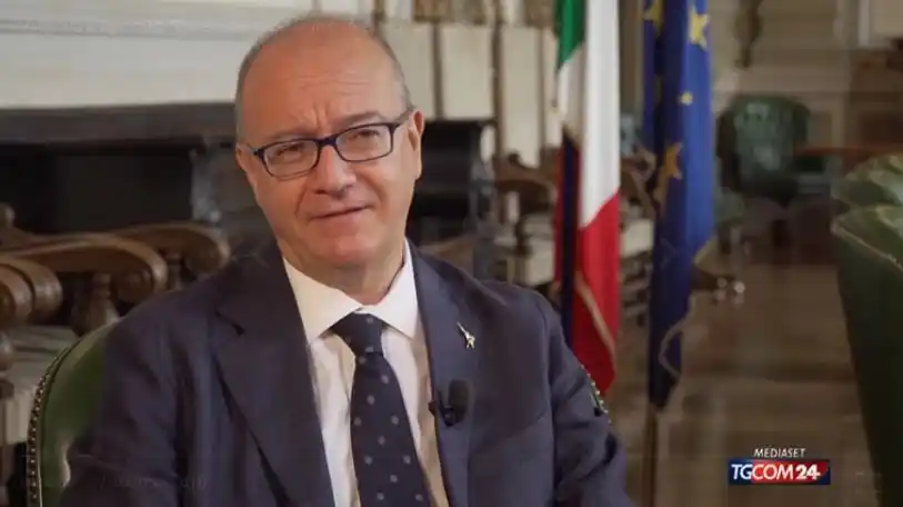 Image from Tgcom24: *"Divieto dei cellulari in classe, ecco perché": il ministro Valditara...