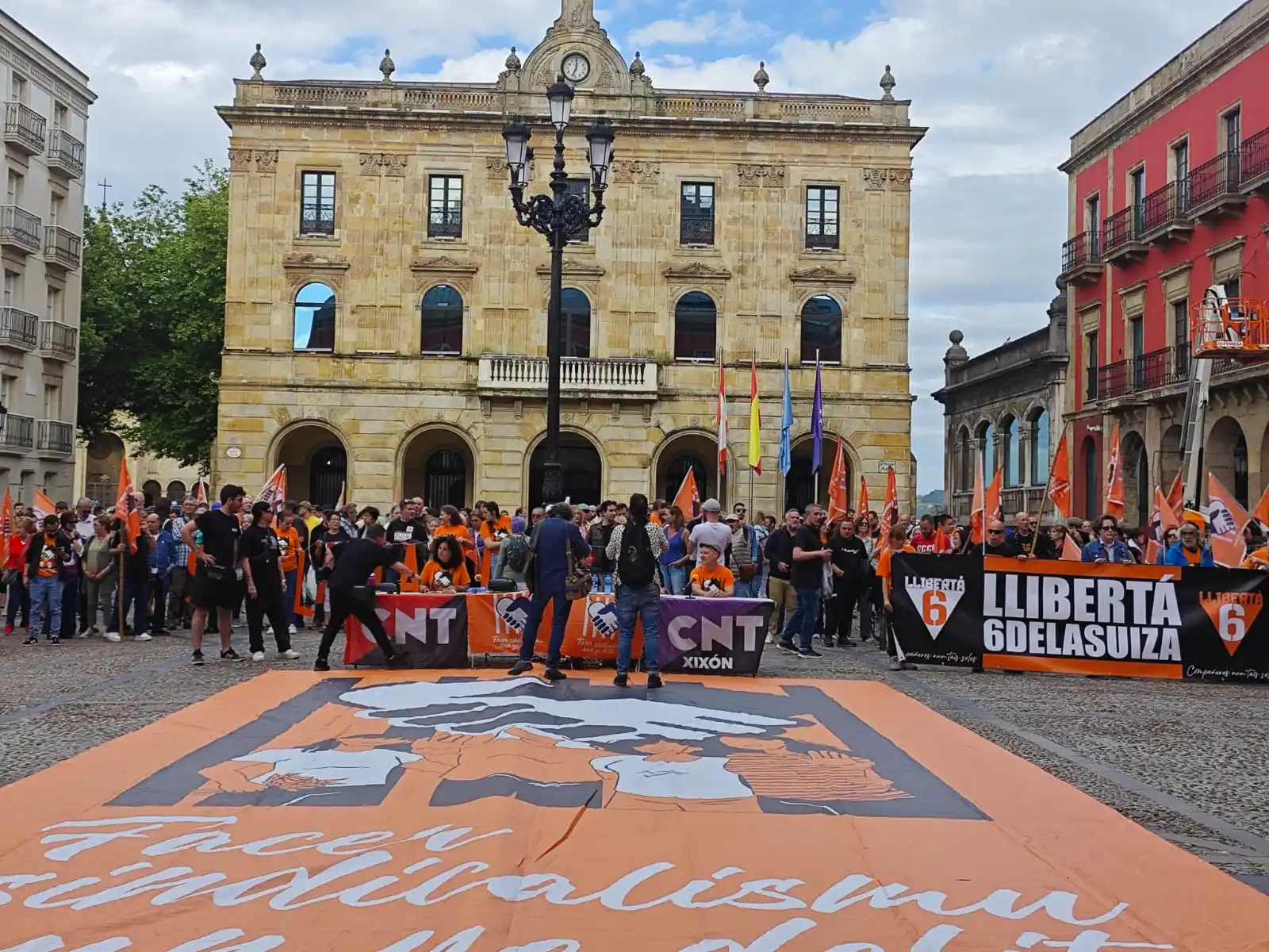 Image from 6 DE LA SUIZA LIBERTAD 🟠: 📢 Esta tardi gran concentración en Xixón pola llibertá de Les 6 de La...