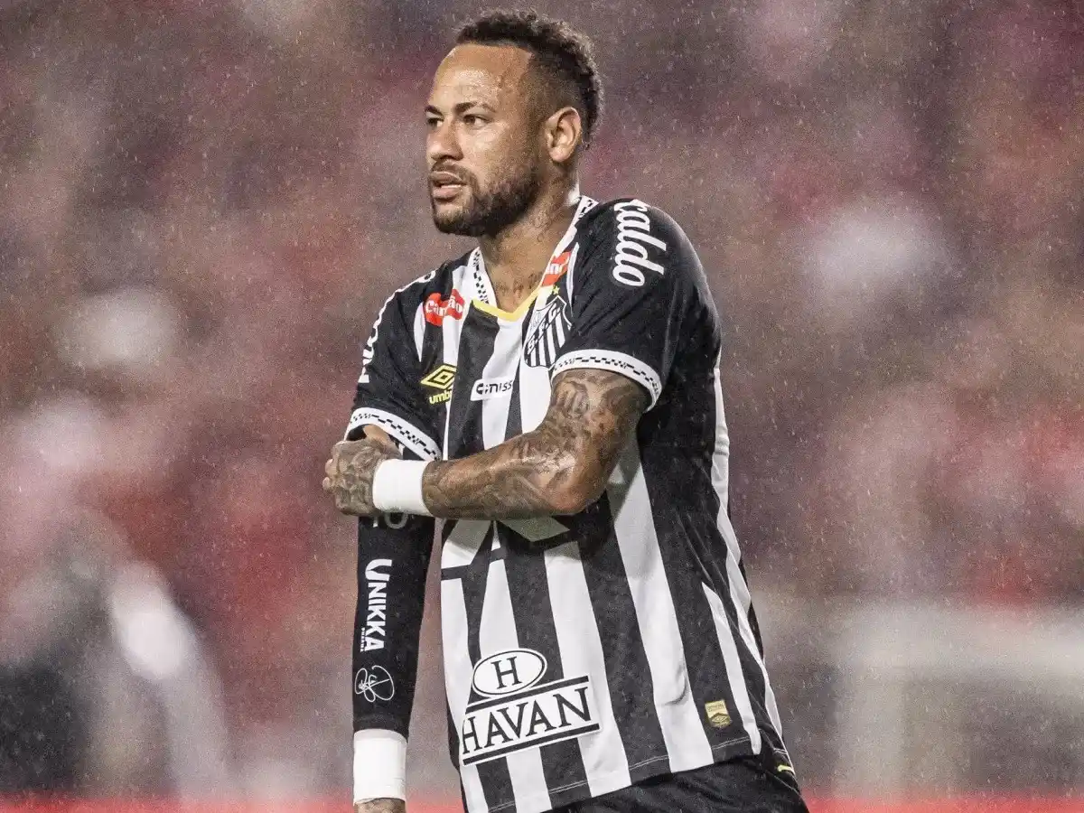 Image from UOL | Santos Agora: > _"Eu sigo ouvindo das minhas fontes no Santos que o contrato vai ser...