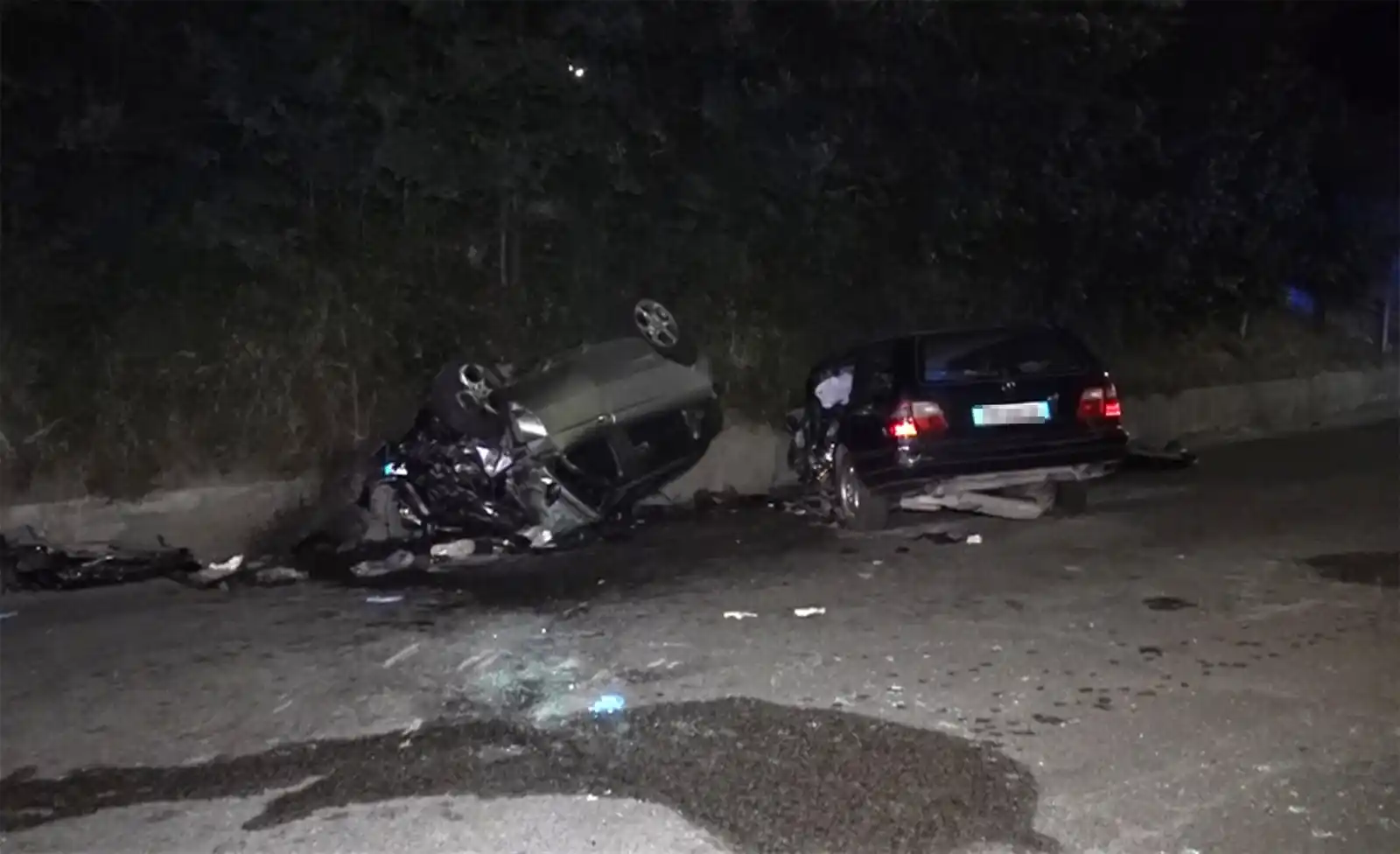 Image from Tgcom24: *Frosinone, scontro frontale tra due auto nella notte: quattro morti* ...