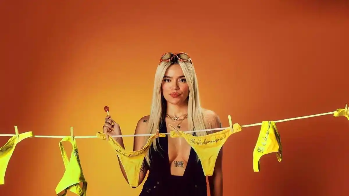 Image from La Bichota - Noticias Sobre Karol G: Karol G encuentra vida más allá del reguetón y viaja de la bachata a l...