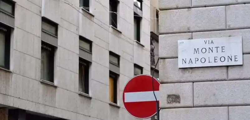 Image from Tgcom24: *Milano, strappano dal polso di un turista un orologio da 250mila euro...