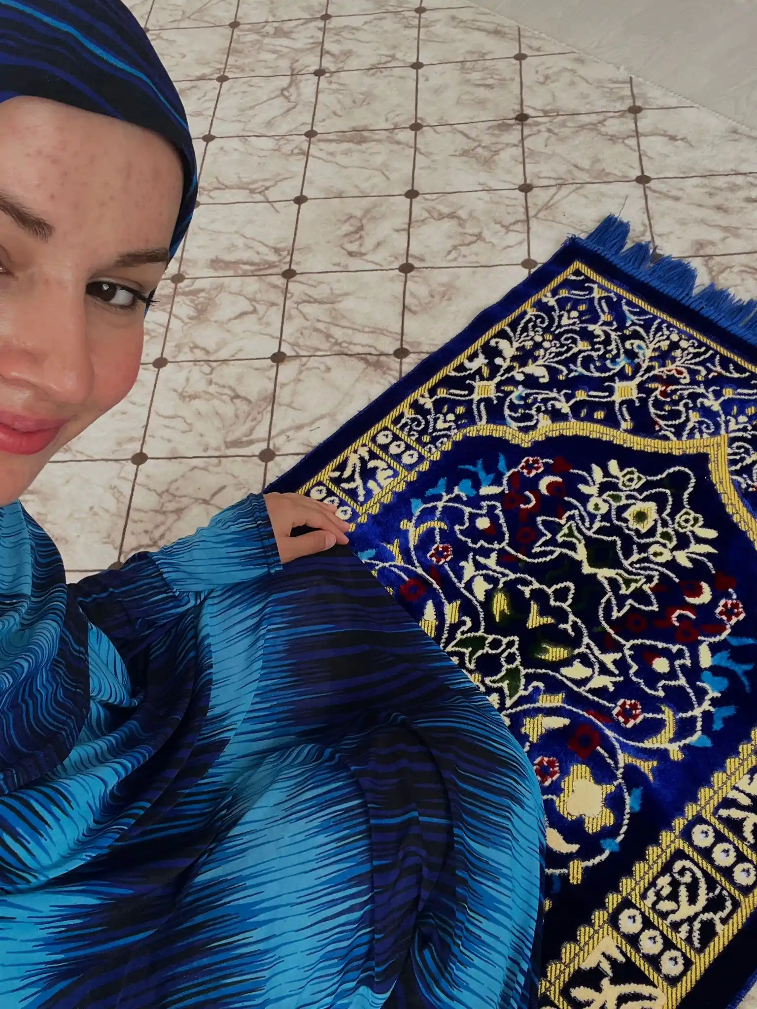 Image from •kübra özdemir🩷: “Namaz, kalbin Allah’a attığı en içten selâmdır.” *Kim secdeye yaklaşt...