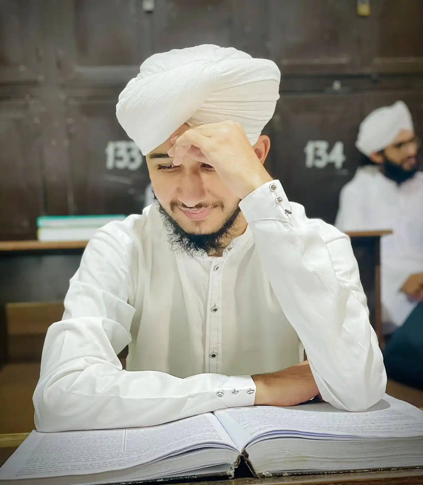 Image from Muhammad Mazhar Hussain Official: *ومن لم يذق مرّ التعلمِ ساعةً*    *تجرّع ذُلّ الجهلِ طولَ حياته*   جو ...