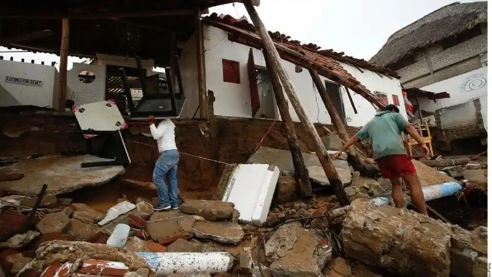 Image from Periódico AM  📰 Última Hora : *Semar envía mil despensas y mil litros de agua para damnificados por ...