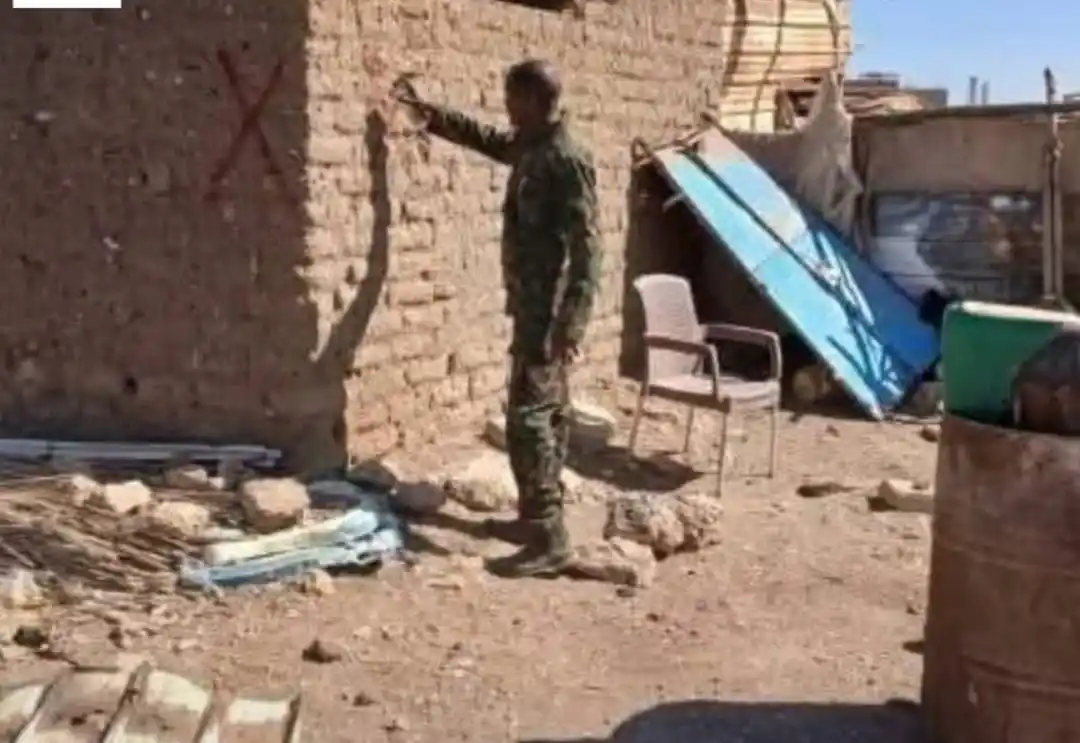 Image from الٳعلام الحربي ــ Military Media: _تحديد بيوت الغرابه وسكان الكنابي يقوم ضباط الجيش الشمالي الكيزاني بتح...