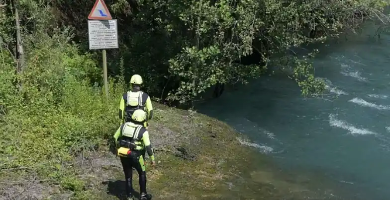 Image from Tgcom24: *Treviso, dispersi due ragazzi dopo un tuffo nel Piave: uno recuperato...
